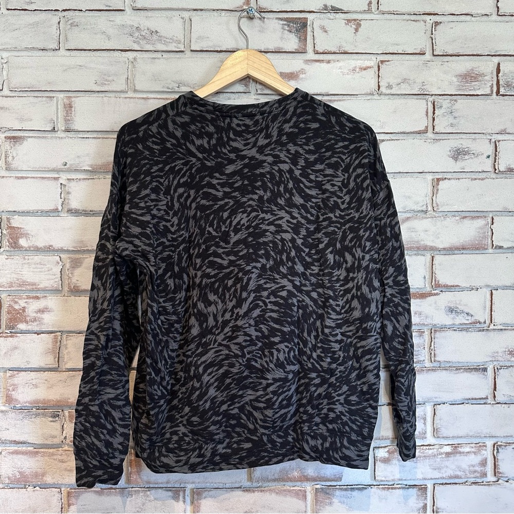Athleta studio to street black Lynx pullover sweatshirt size small - Picture 4 of 4